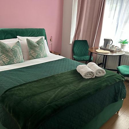 The Lily Pad Near Poole Dorset Self Contained Private Entrance And Free Parking Hotel Corfe Mullen Kültér fotó