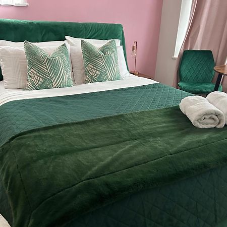 The Lily Pad Near Poole Dorset Self Contained Private Entrance And Free Parking Hotel Corfe Mullen Kültér fotó