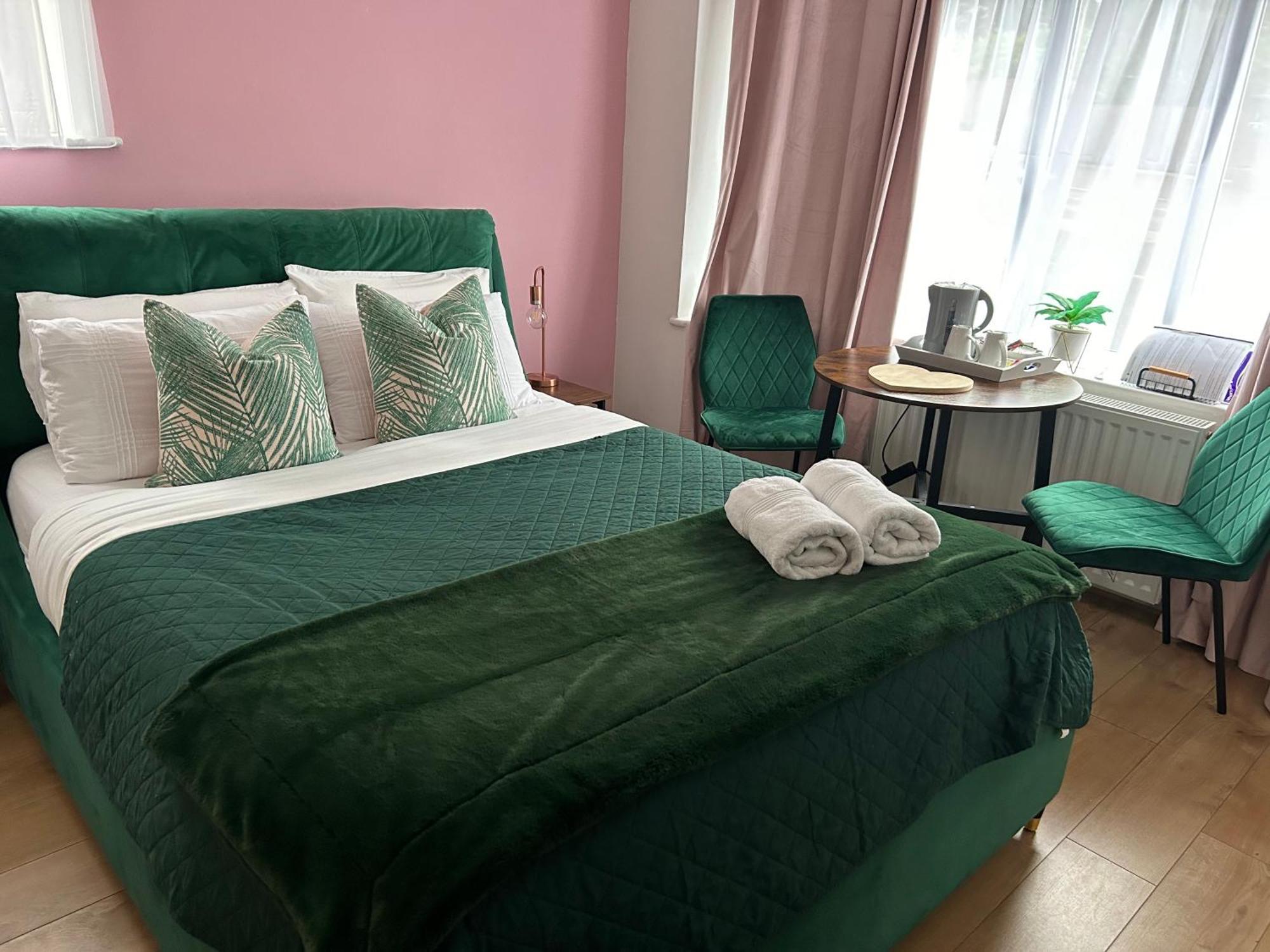 The Lily Pad Near Poole Dorset Self Contained Private Entrance And Free Parking Hotel Corfe Mullen Kültér fotó