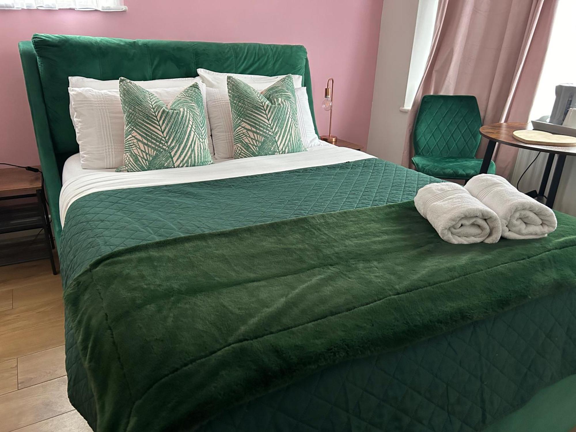 The Lily Pad Near Poole Dorset Self Contained Private Entrance And Free Parking Hotel Corfe Mullen Kültér fotó